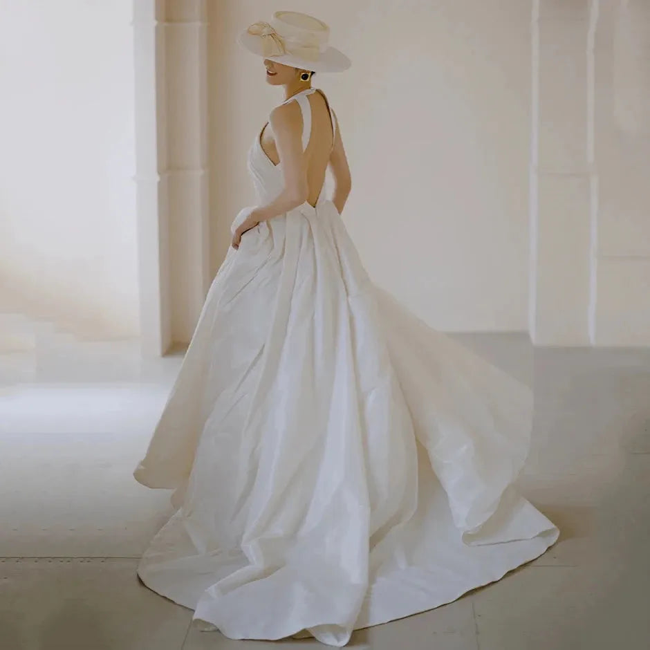 Luxury French White Satin Trailing Bride Wedding Dress Sexy Halter Backless Ball Gown Wedding Evening Prom Dresses for Women Black 12