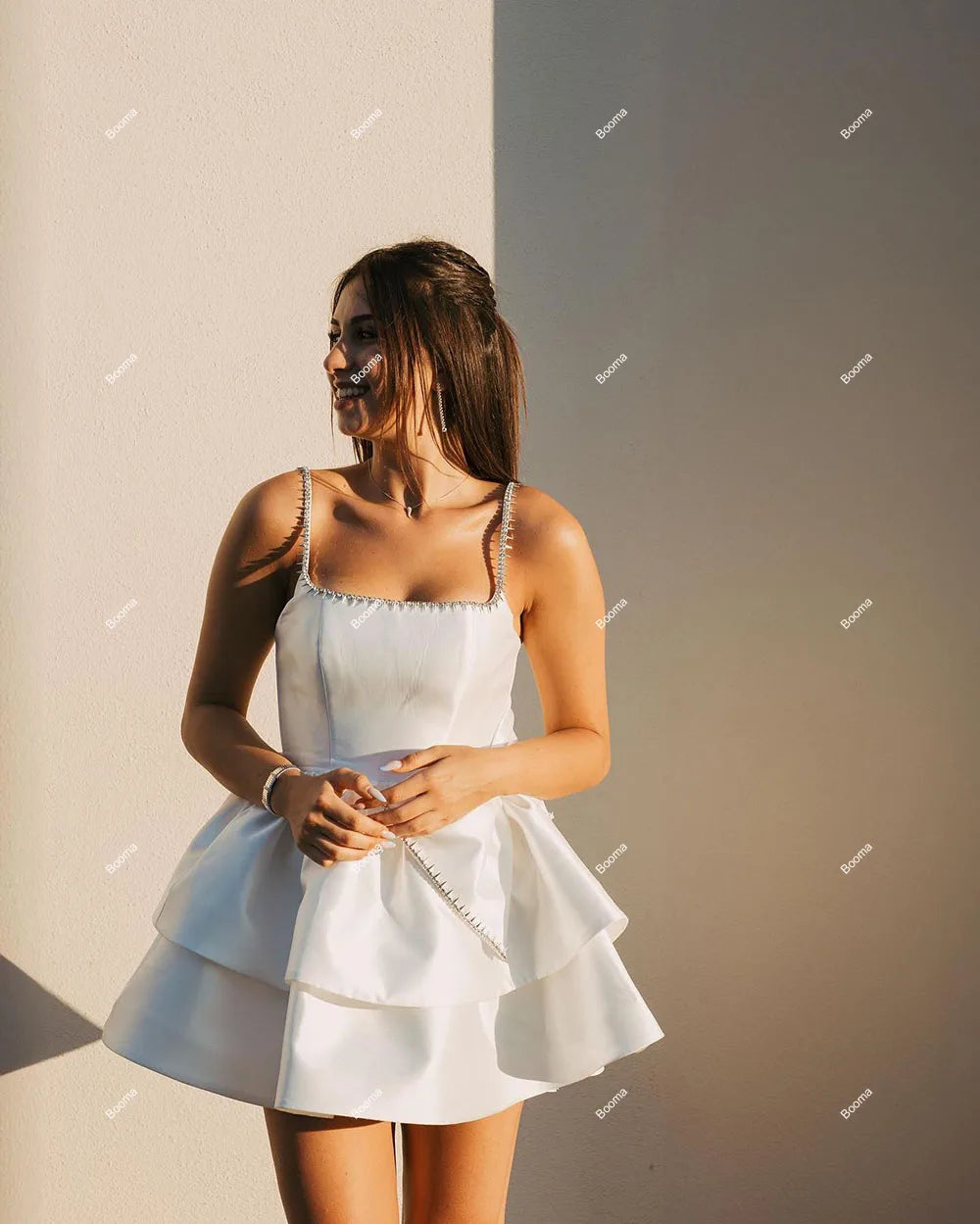 Mini Hochzeitsfeier Kleider ärmellose Kristall Kurzbraut Kleid mit Buggeräte gestufte Färbe -Promkleider für Frauen maßgeschneidert