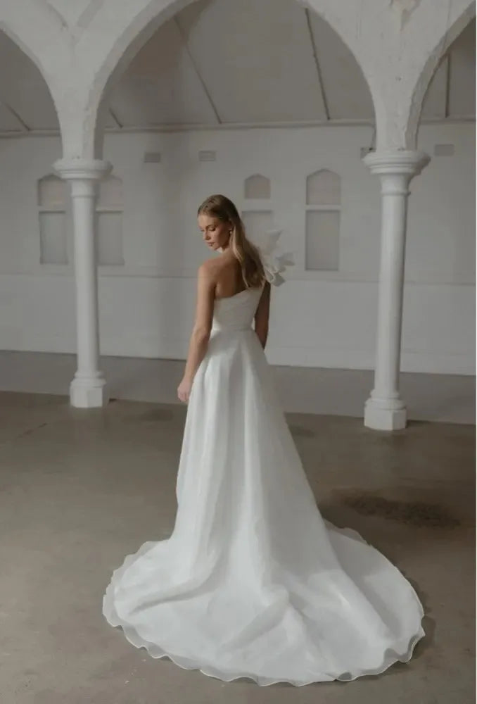 Robes de mariée en Organza sur mesure, avec plis et fente latérale