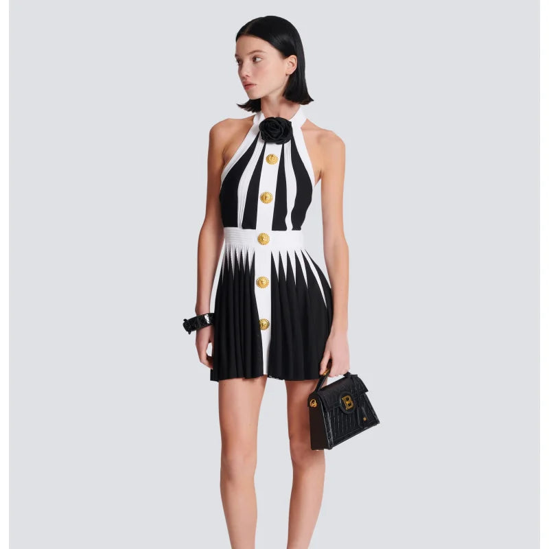 2022 Gloden Buttons Flower Halter Sleeveless White Patchwork Black Mini Evening Dress Graceful Woman Evening Party Outfit