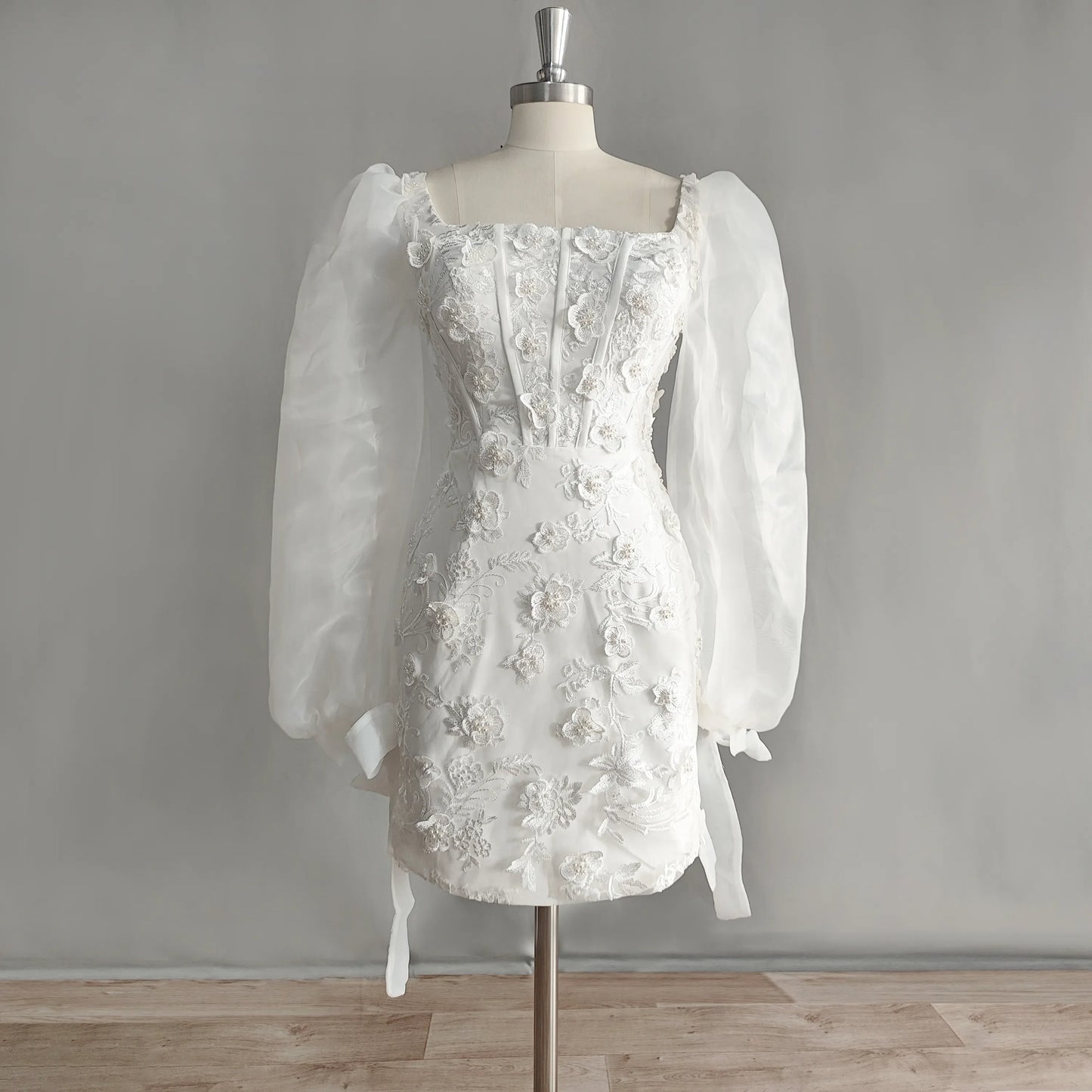 Robe de mariée courte à manches longues bouffantes, fourreau à fleurs, dos nu, col carré, au-dessus du genou, Mini robe de mariée 