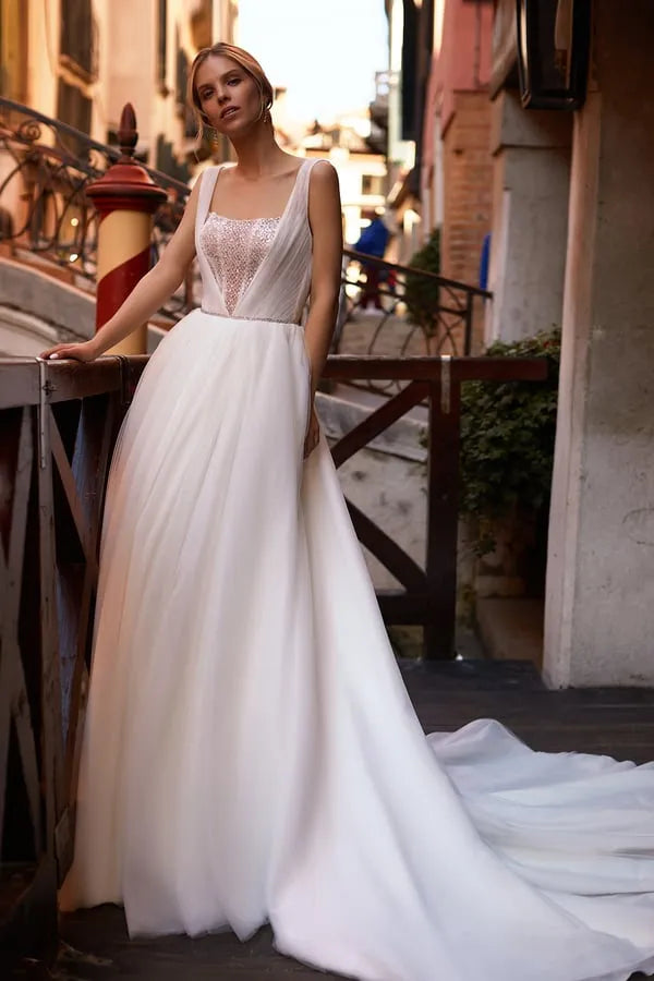 Simple Modern A Line Women's Wedding Dresses Charming Square Collar Bride Gowns Sleeveless Backless Sequined Satin