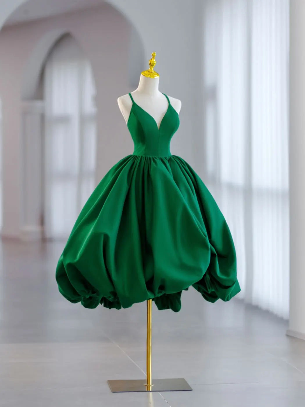 Green Prom Dresses Ball Gown Satin Spaghetti Strap V Neck Sleeveless Formal Party Graduation Special Occasion Evening Gowns