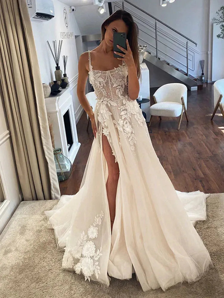 Sexy 3D Lace Wedding Dresses A Line Spaghetti Straps Square Neck Bride Dress Elegant Appliqued Lace Wedding Gowns Ivory 26w
