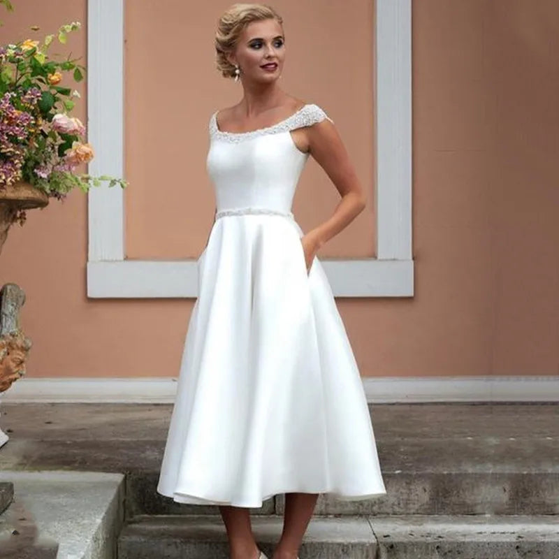 Gaun pengantin pendek scoop yang elegan sederhana dari pakaian pengantin bahu A-line Button Pleats Mid-Calf Robe de Mariée
