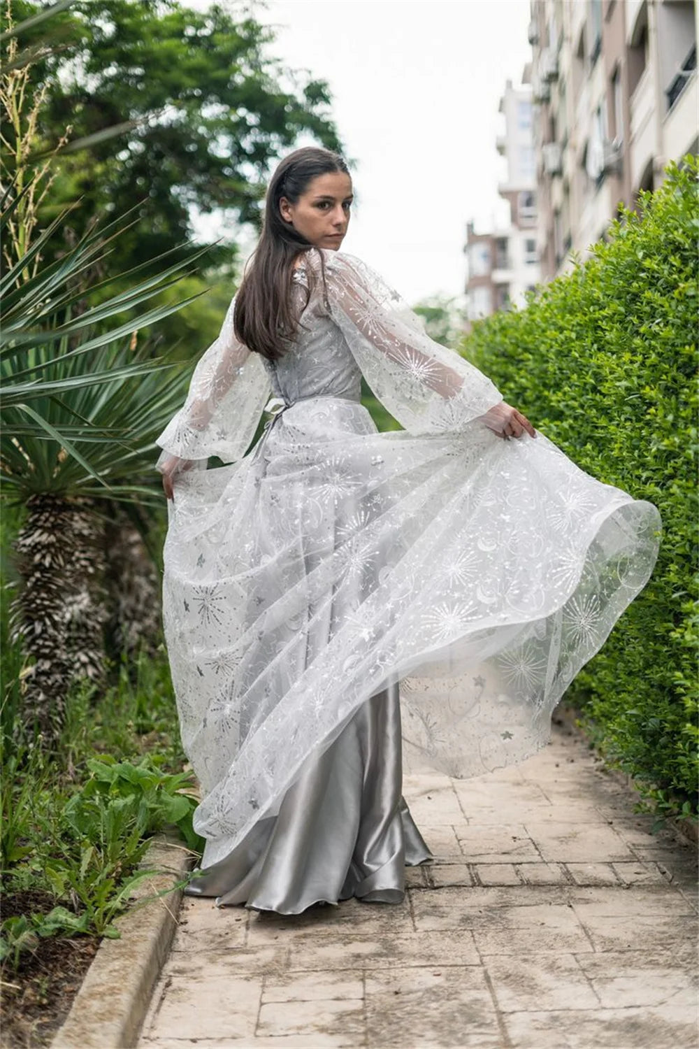 Apliques de encaje vestidos de graduación con cuello en V tul فساتين السهرة elegante mangas largas acampanadas hasta el suelo vestidos verano moda