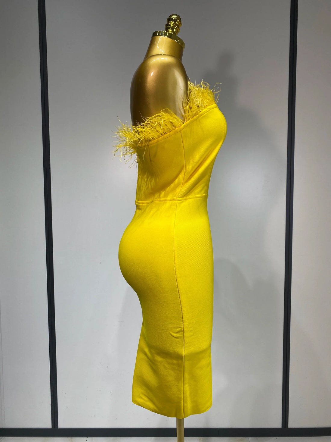 Women Sexy Backless Yellow Bodycon Bandage Dress Strapless Celebirty Elegant Feather Dresses Luxury Birthday Club Party Outfit Yellow