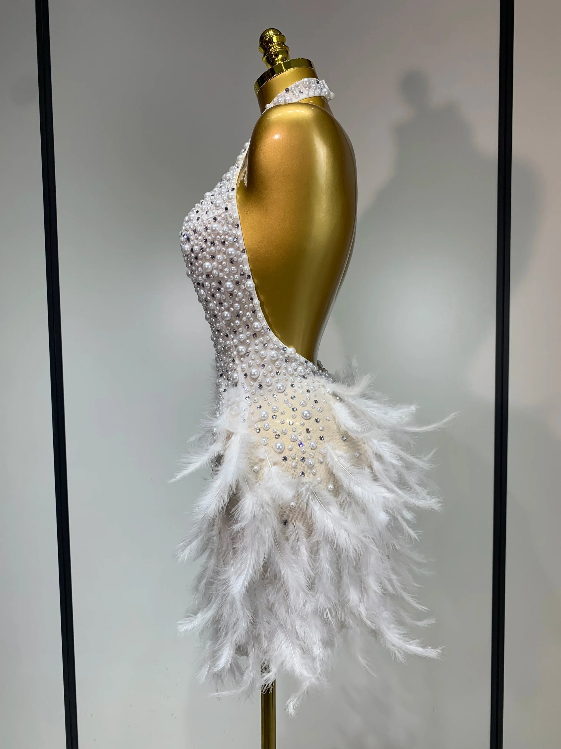 Sexy Halter Backless Feather Pearl Short Party Dress Women Luxury Rhinestone Celebrate Birthday Outfit Performance Dance Costume