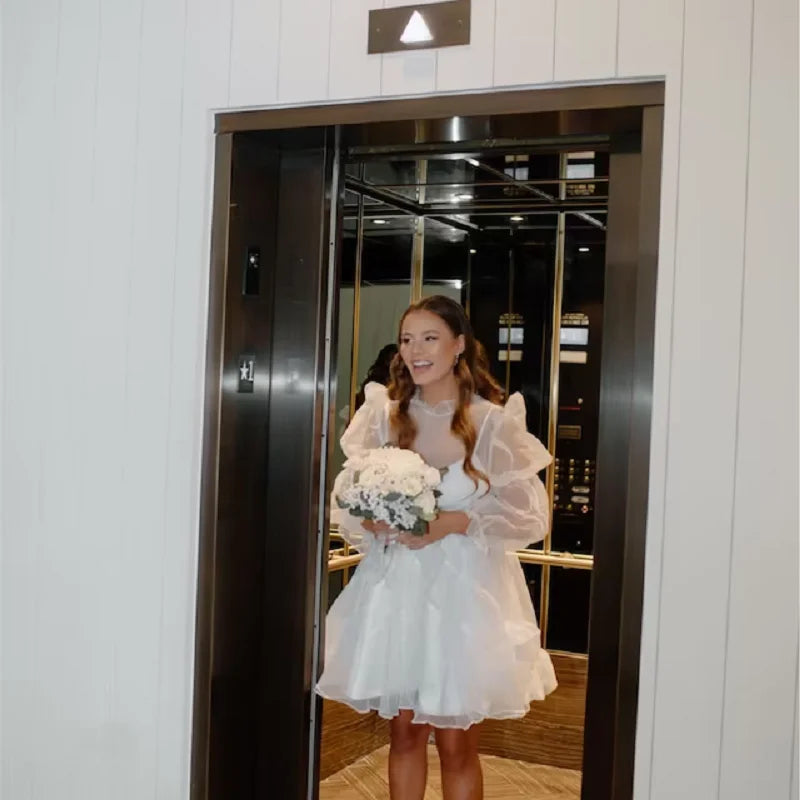 Einfache kurze Hochzeitskleid Lange Puffärmel hoher Nacken A-Line Mini Tüll Brautkleider Kniebeuge Länge Customize an Maßnahmen