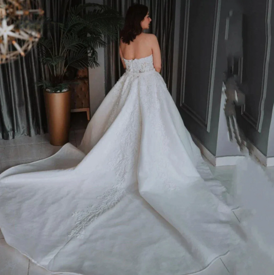 Gaun pengantin ukuran plus untuk wanita strapless a-line leeveless renda appliques bride gaun sapuan kereta vestido dibuat khusus