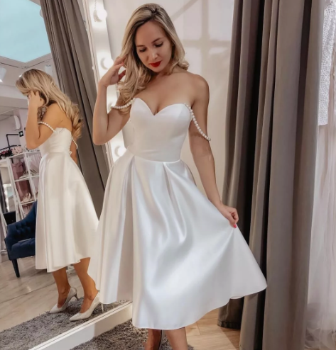 Kurzes Hochzeitskleid Schatz Satin Knie Länge von Schulter Einfaches glänzendes Brautkleid für Frauen Bräute Elegant Robe de Mar