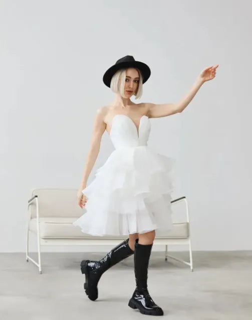 White A-Line Short Wedding Party Dresses Tiered Organza Sweetheart Bride Prom Gowns Knee Length Homecoming Dress For Women White 26W