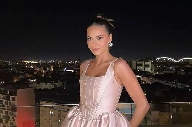 A-Line Wedding Party Dresses Square Collar Sleeveless Ruched Satin Brides Gowns for Women Above Knee Cocktail Prom Dress White