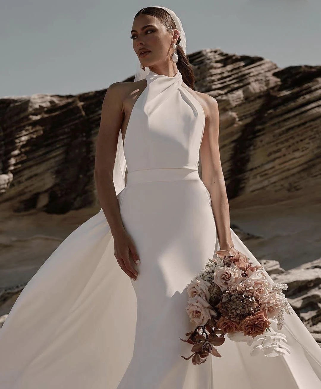 Abito da sposa in spiaggia Halter con velestra