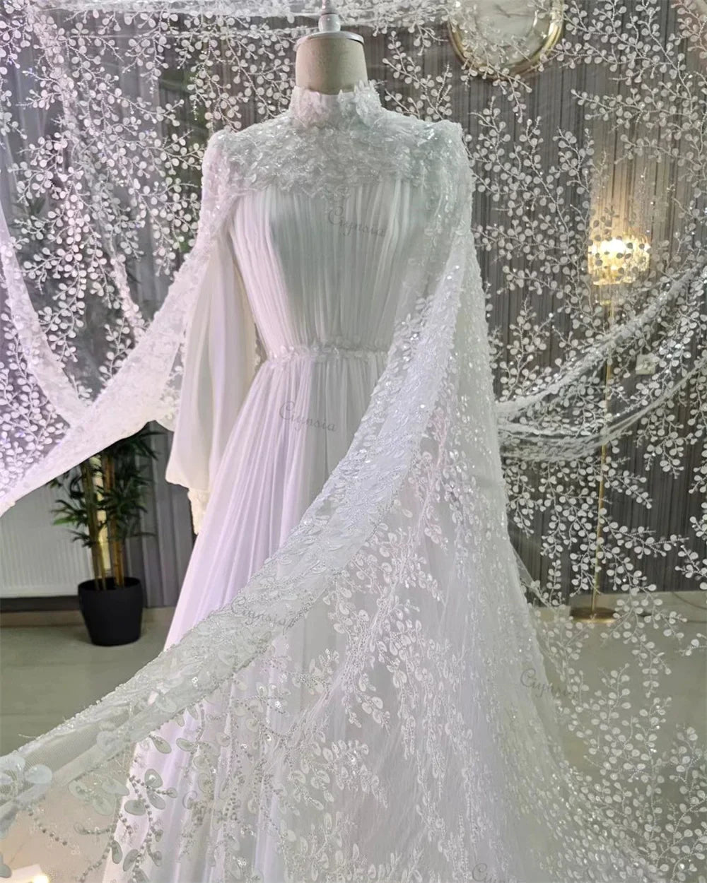 Dubai Muslim luxuriöses Hochzeitskleid Perlen Spitze A-Linie hoher Hals Abito da Sposa Chiffon Falten Sie Langarmbrautkleider plissiert