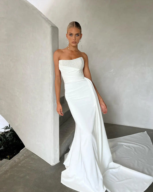 Gaun pengantin duyung strapless manik yang menakjubkan
