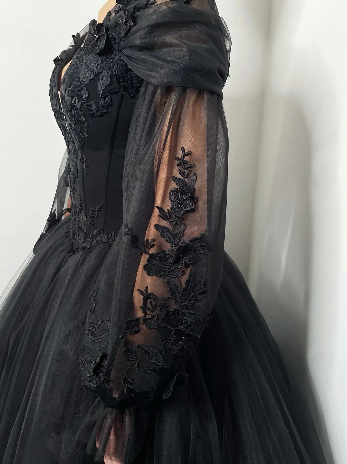 Black Evening Dresses Goethe Lace Applique Tulle Off Shoulder Puffy Full Sleeves A Line Long Chapel Train Party Prom Gowns