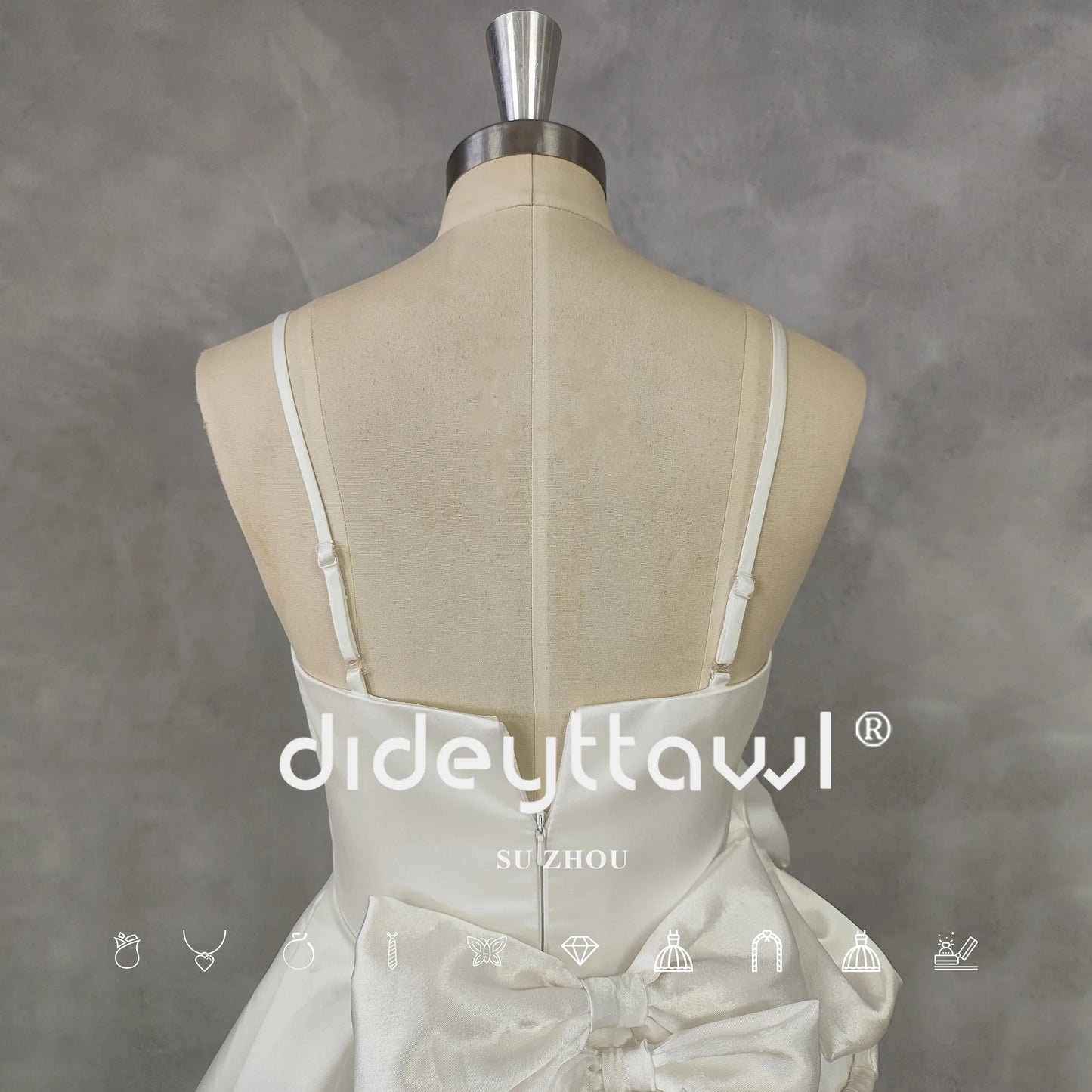 Disegno a collo quadrate Short Wedding Party Dress Bow A-Line Zipper Back Mini Lunghezza Abito da sposa su misura.