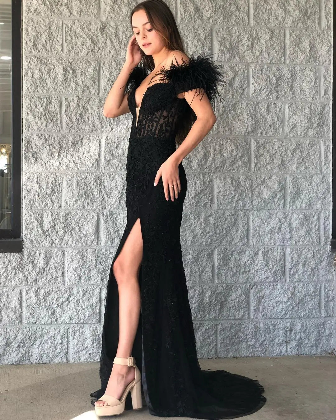 Black Evening Dresses Tulle Lace Applique Crystal with Feather Mermaid Off Shoulder V Neck Front Slit Sweep Train Prom Gown