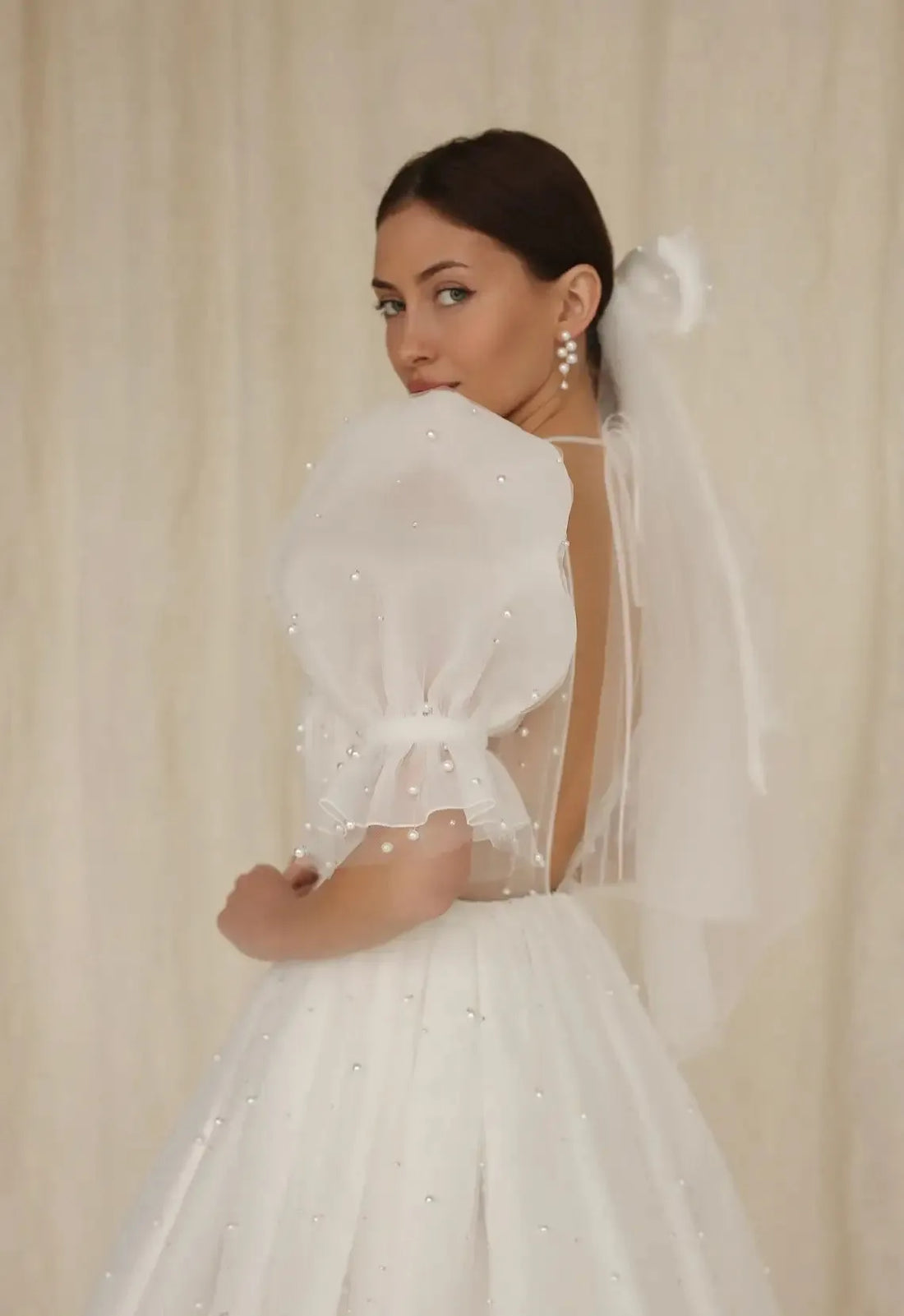 Pearls Short Wedding Dresses Ball Gown Puffy Cap Sleeves Tulle Deep V Neck Special Occasion Party Bride Gowns Women Bridal