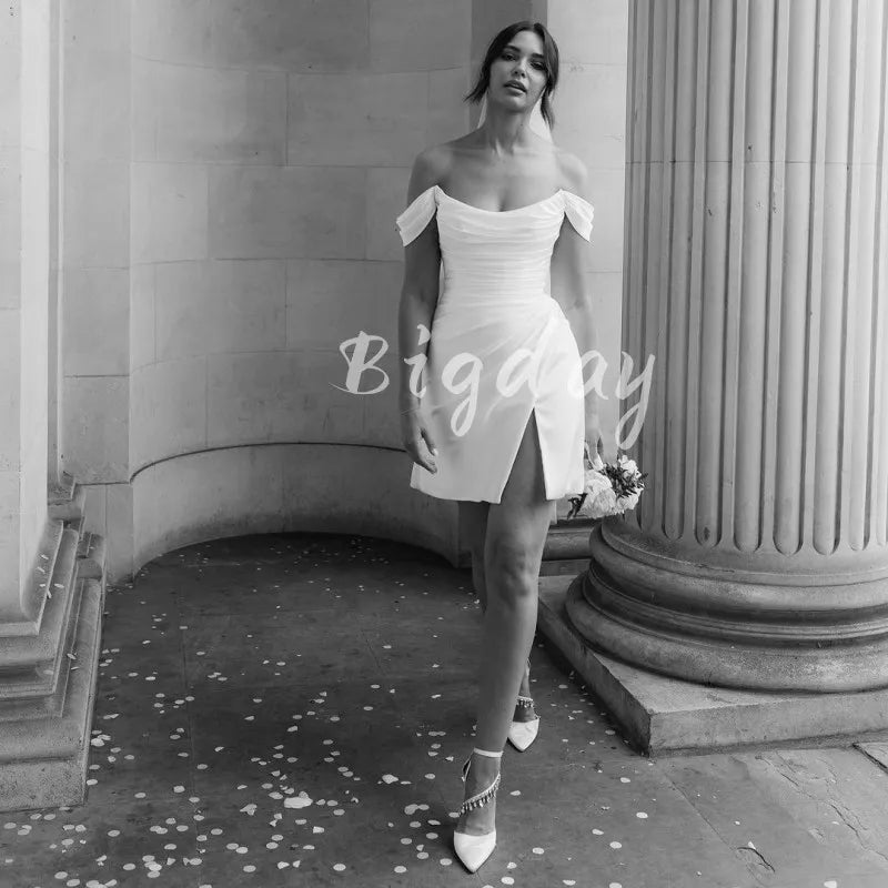 Gaun pengantin pendek elegan wanita putih terbuka kembali dari bahu satin lipit sisi split gaun pengantin vestidos de noiva