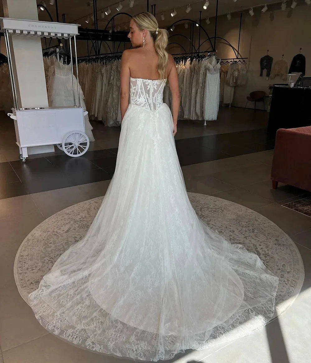 Elegant A-Line Wedding Party Dresses Sweetheart Appliques Long Brides Gowns Sweep Train Elegant Brides Evening Dress Ivory