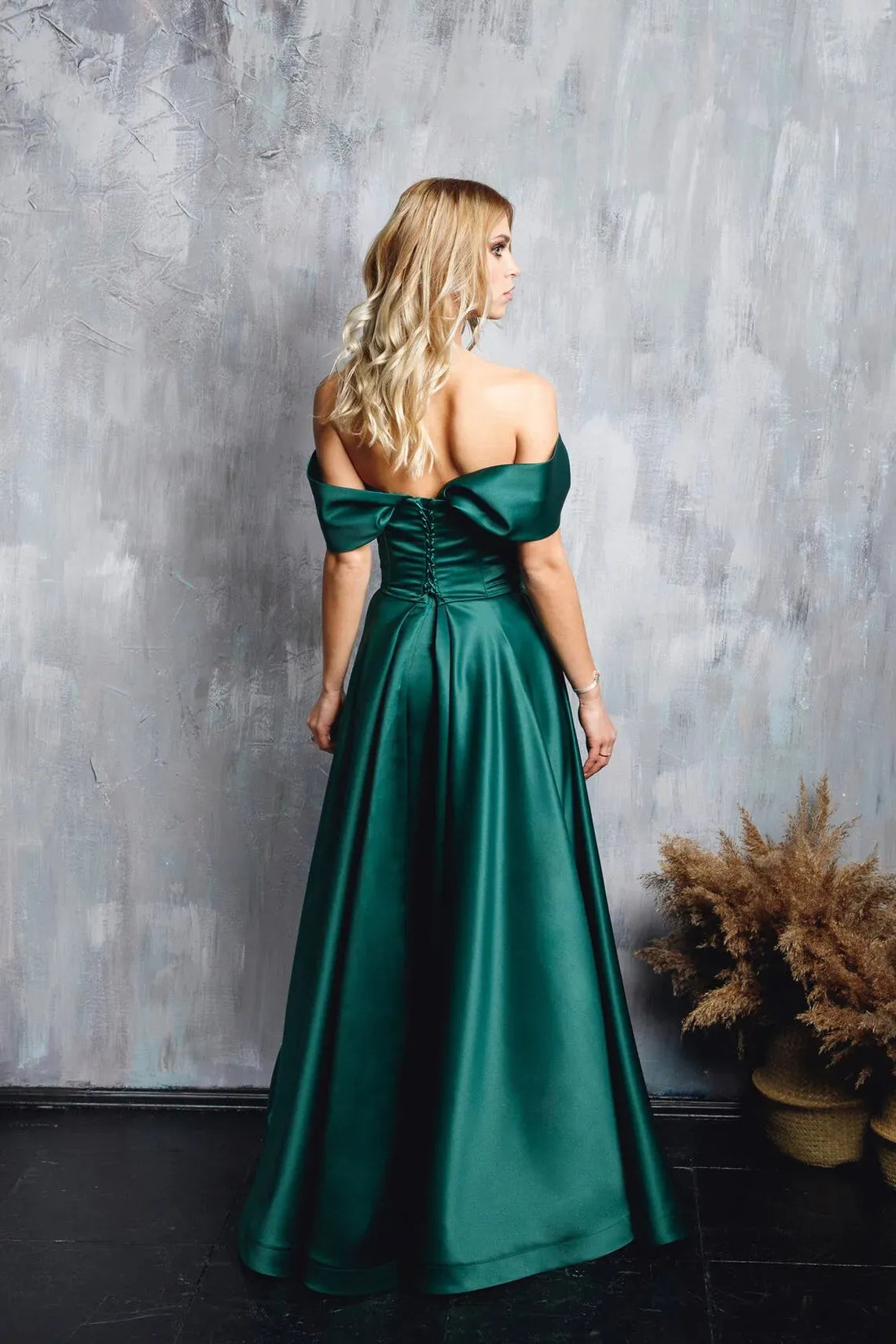 Hunter Green Prom Dresses Satin Long Floor Length Off Shoulder Front Slit Formal Party Evening Gown Women Special Occasion Dress Green