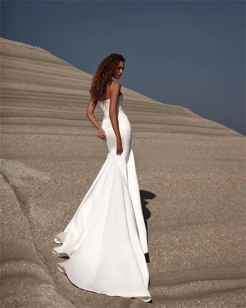 Gaun Perkahwinan Mermaid Mewah dari bahu satin elastik Pleats gaun pengantin pengantin yang tidak bersesuaian dengan pakaian pengantin pantai menyesuaikan untuk mengukur