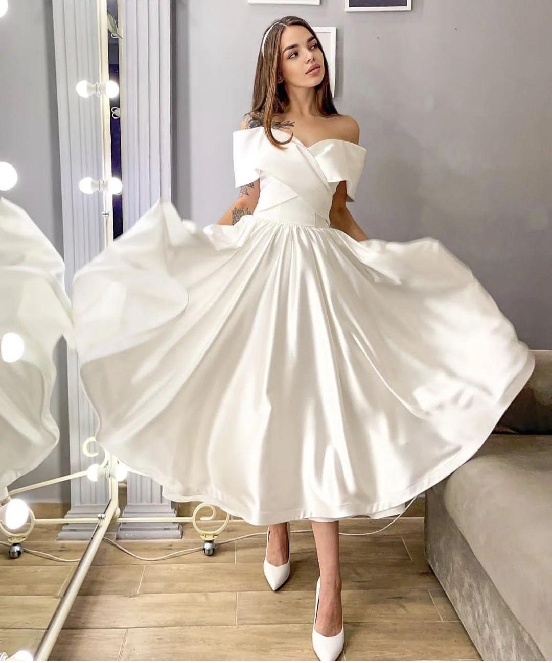 שמלת כלה קצרה מהכתף א-קו סאטן סאטן קצרה באורך קרסול שמלת כלות התאמה אישית למדידות פשוטות