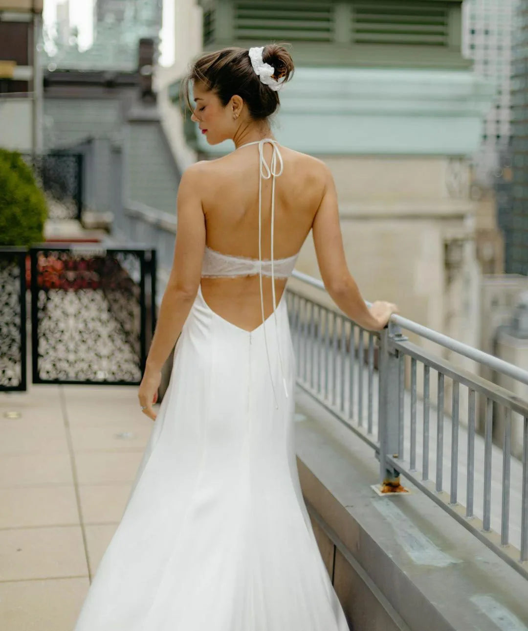 Gaun Perkahwinan Putih Sederhana Halter Sexy Backless Side Split Bride Dress Sesuaikan Untuk Mengukur Robe De Mariee Menakjubkan