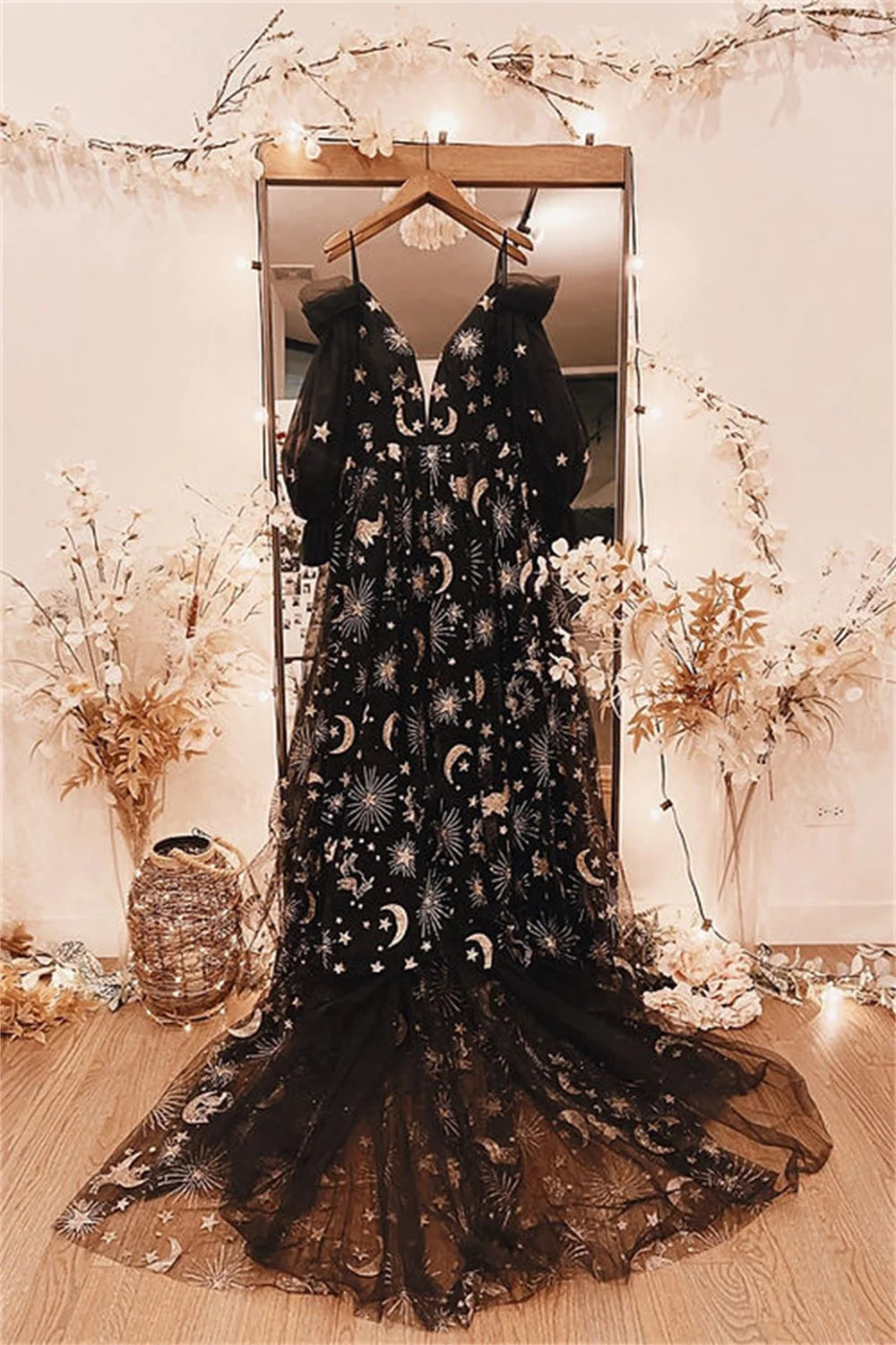 Mysterious Puffy Sleeve Prom Dress Vestidos De Noche Black Star Embroid Prom Gown Tulle Sweep Train فساتين السهرة