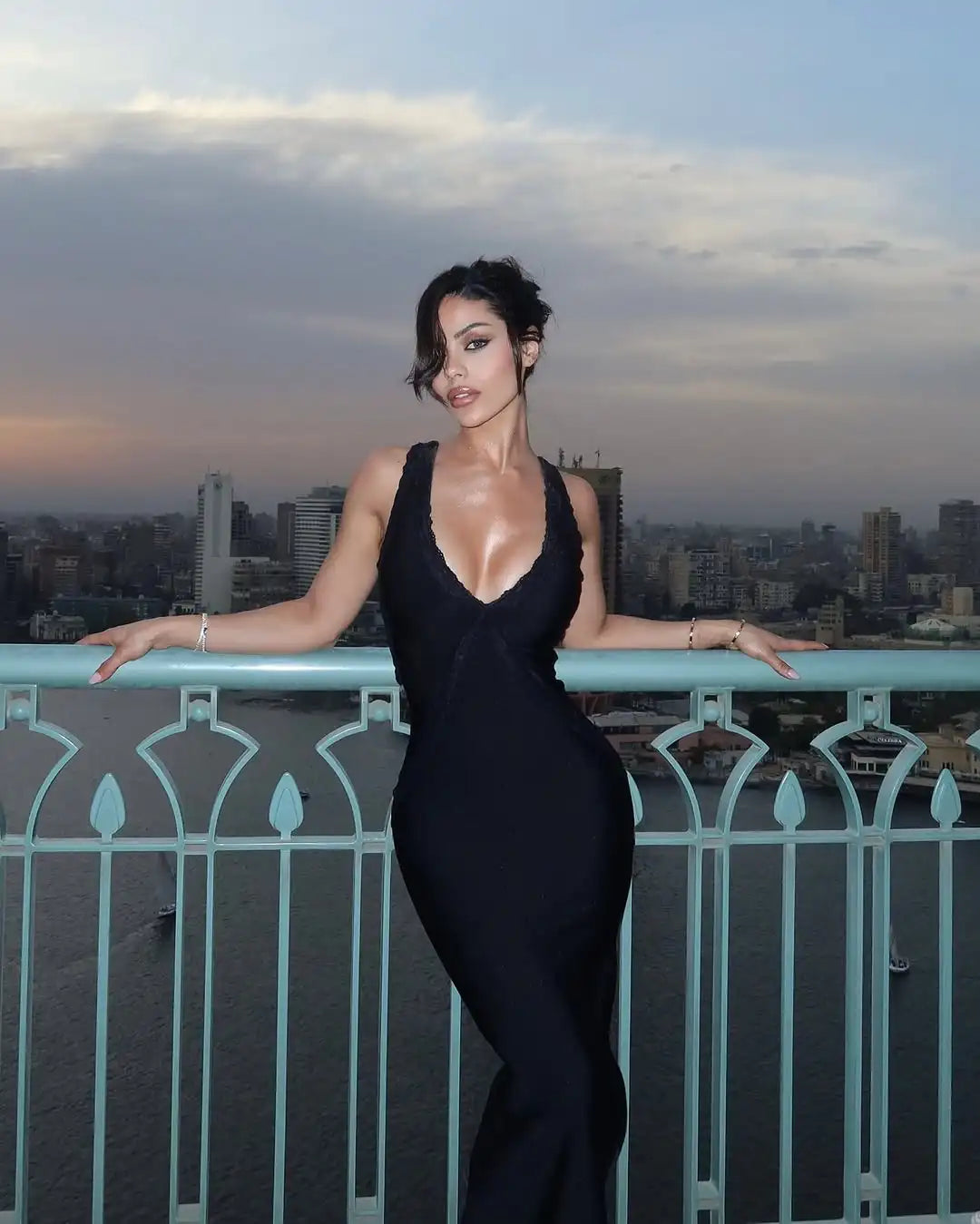 Black Color Women Sleeveless Sesxy V-Neck Lace Bodycon Long Bandage Dress Fashion Celebrate Evening Party Birthday Cocktail Wear black