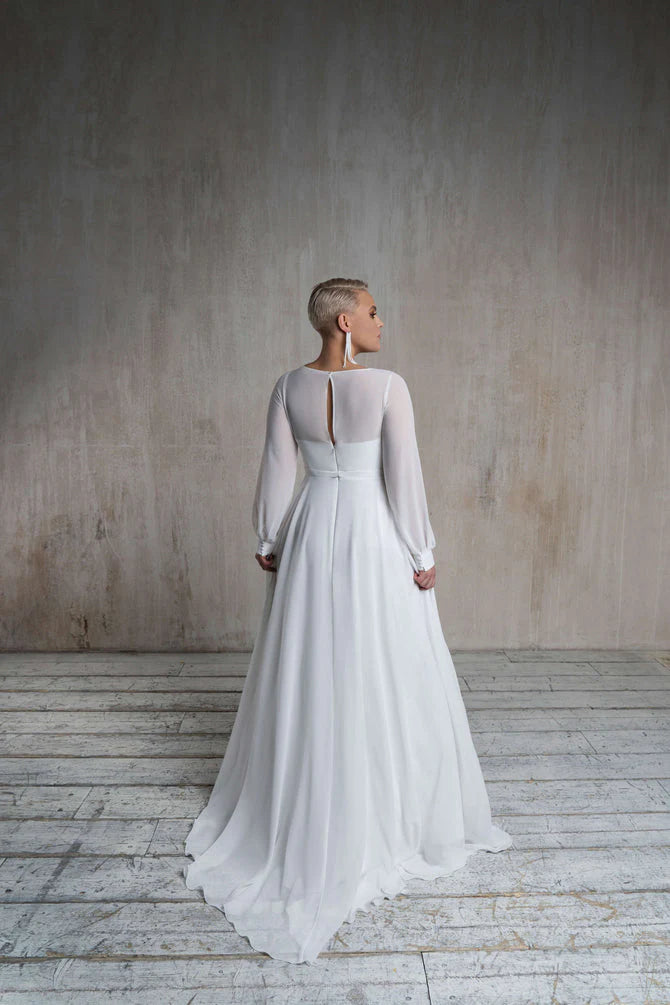 Robe de mariée en mousseline de soie, grande taille, col en V, manches longues, fente haute, robe de plage blanche, traîne de balayage, Simple, personnalisée 