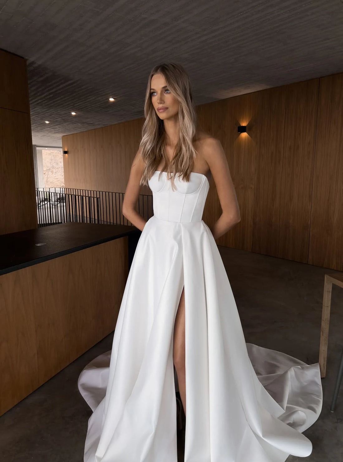 A-line Wedding Dresses Sweetheart Sleeveless Brides Gowns for Women High Leg Slit Bridal Evening Dress with Sweep Train