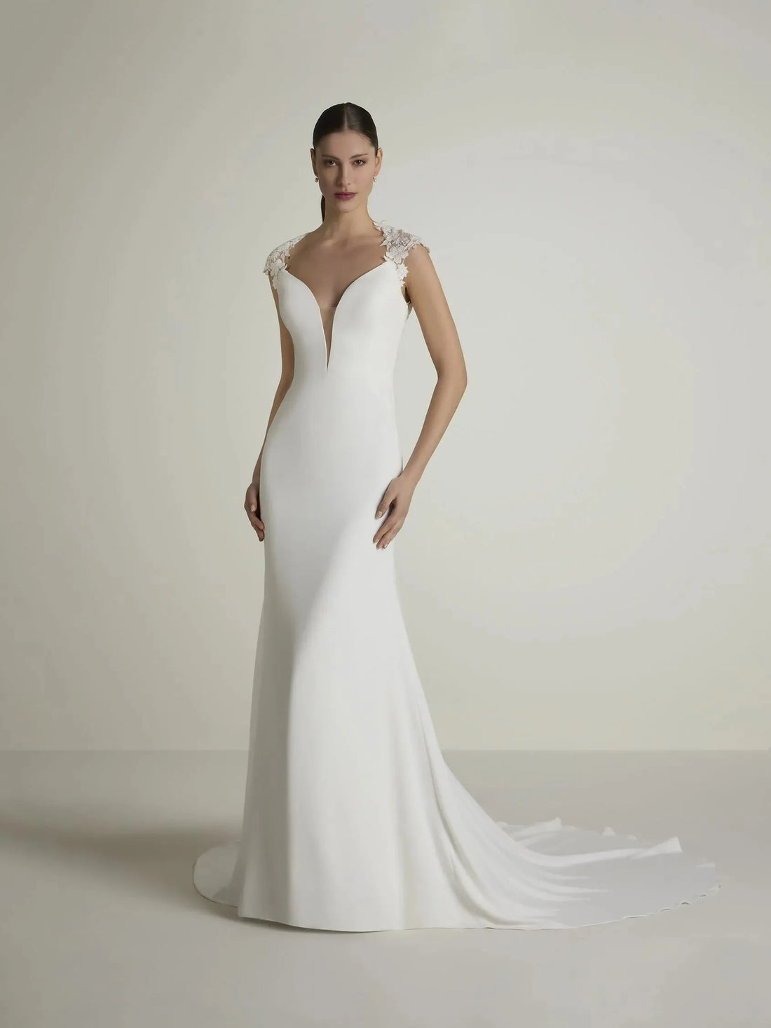 Mermaid Wedding Dress with V Neck with Cap Sleeves and Keyhole Back in Crepe Modern Princess Vestido De Novia Bow Satin Court Train Sleeves Bridal Gowns White Satin Satin