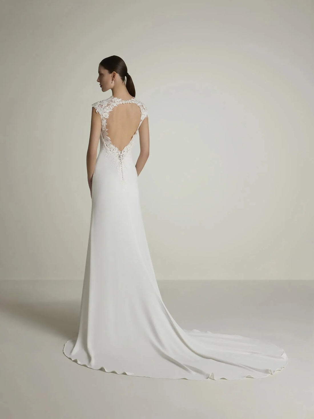 Mermaid Wedding Dress with V Neck with Cap Sleeves and Keyhole Back in Crepe Modern Princess Vestido De Novia Bow Satin Court Train Sleeves Bridal Gowns White Satin Satin