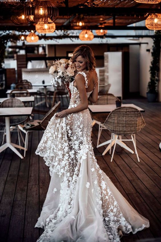 Vestidos de novia de sirena de encaje floral con hombros descubiertos Vestidos de novia de trompeta con lados transparentes Vestidos de novia ajustados con espalda abierta Boho