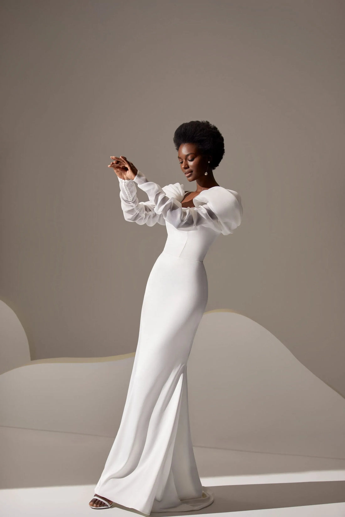 Mermaid Off‐the‐Shoulder Wedding Dress in Ivory Color with Detachable Organza Sleeves Princess Court Train Bow Vestido De Novia Mermaid Modern Satin Bridal Gown Satin