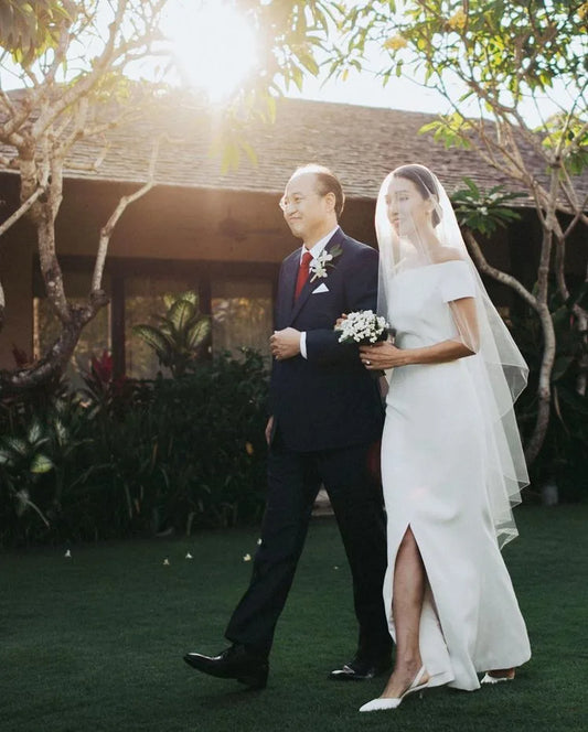 Trägerloser Offschuldner Strand Hochzeitskleid Kurzärmele Satinschlitz Rückenfreie Brautkleider Vestidos de Mairee Weddin