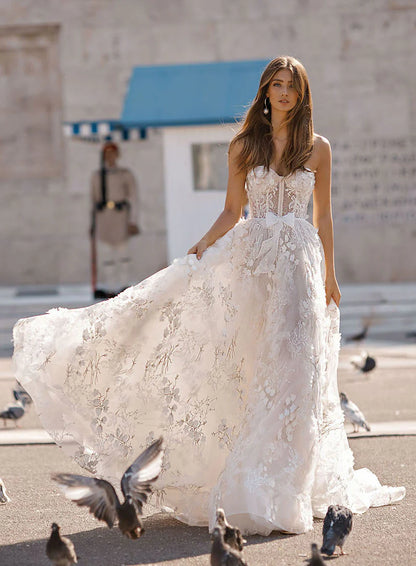 Abiti da sposa in pizzo floreale Appliques innamorati in fila A-Line Abiti aperti da sposa lunghi abiti da sposa