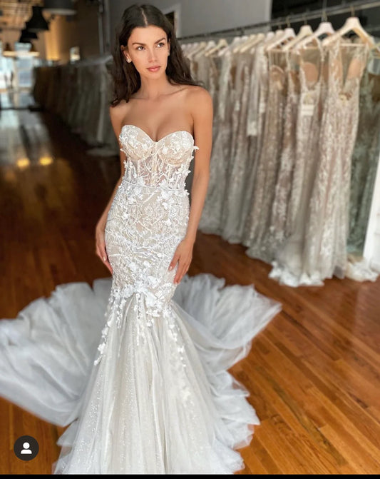 Elegant Sweetheart Mermaid Wedding Dresses Sleeveless Lace Appliques Glitter Tulle Skirt Trumpet Bride Dresses Plus Size WHITE