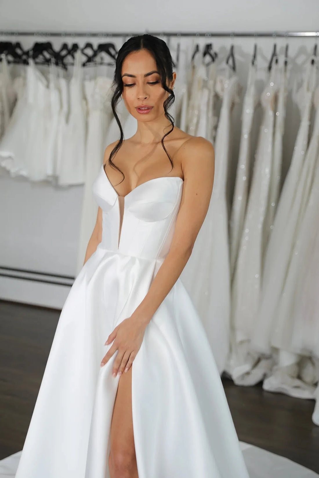 Illusion V-Neck Detail Wedding Dress Bridal Gown Skirt Vestido De Novia Bow Satin Court Train Dress Satin