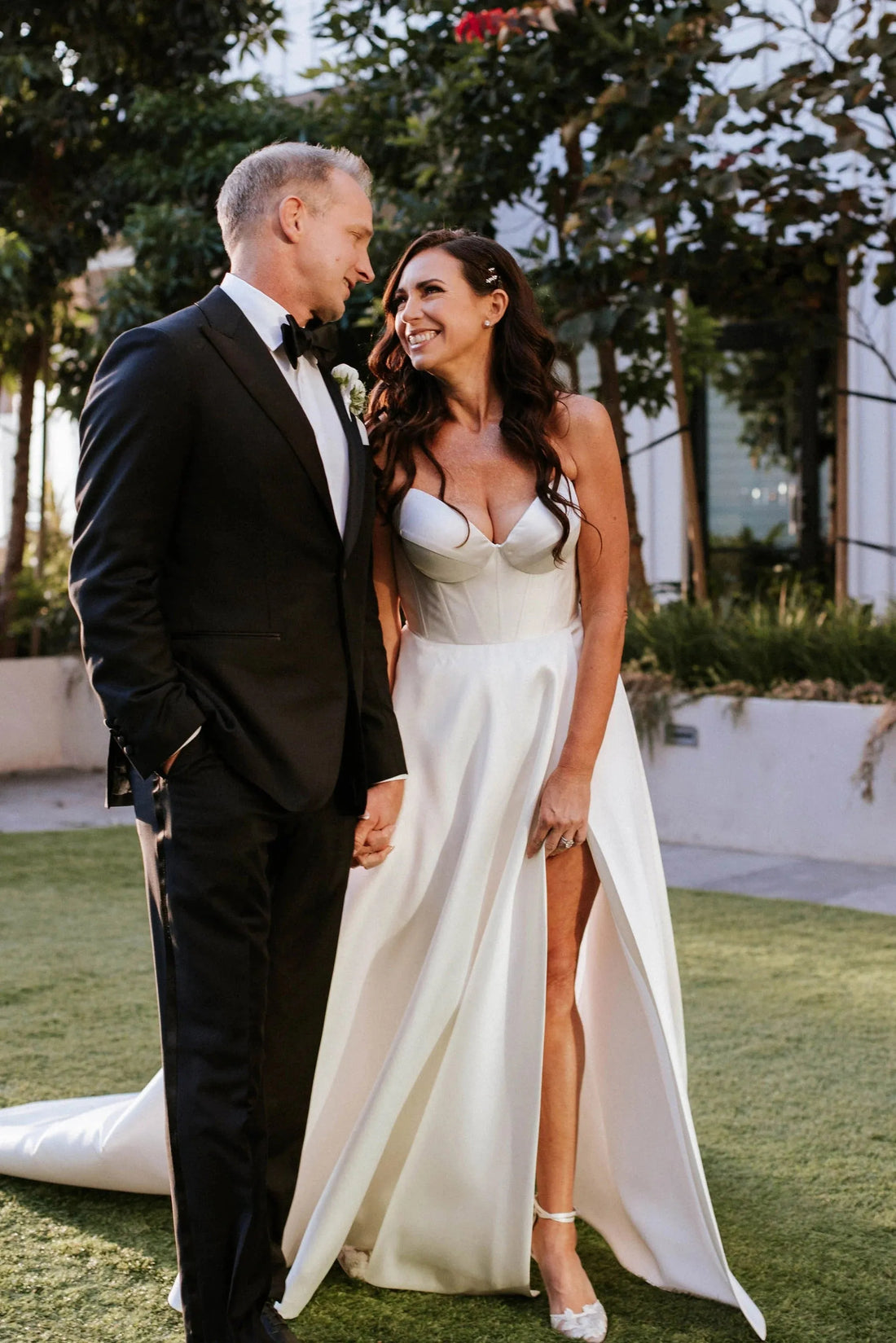 Dramatic full skirt Wedding Dress Satin Bridal Gown Skirt Vestido De Novia Bow Court Train Dress Satin