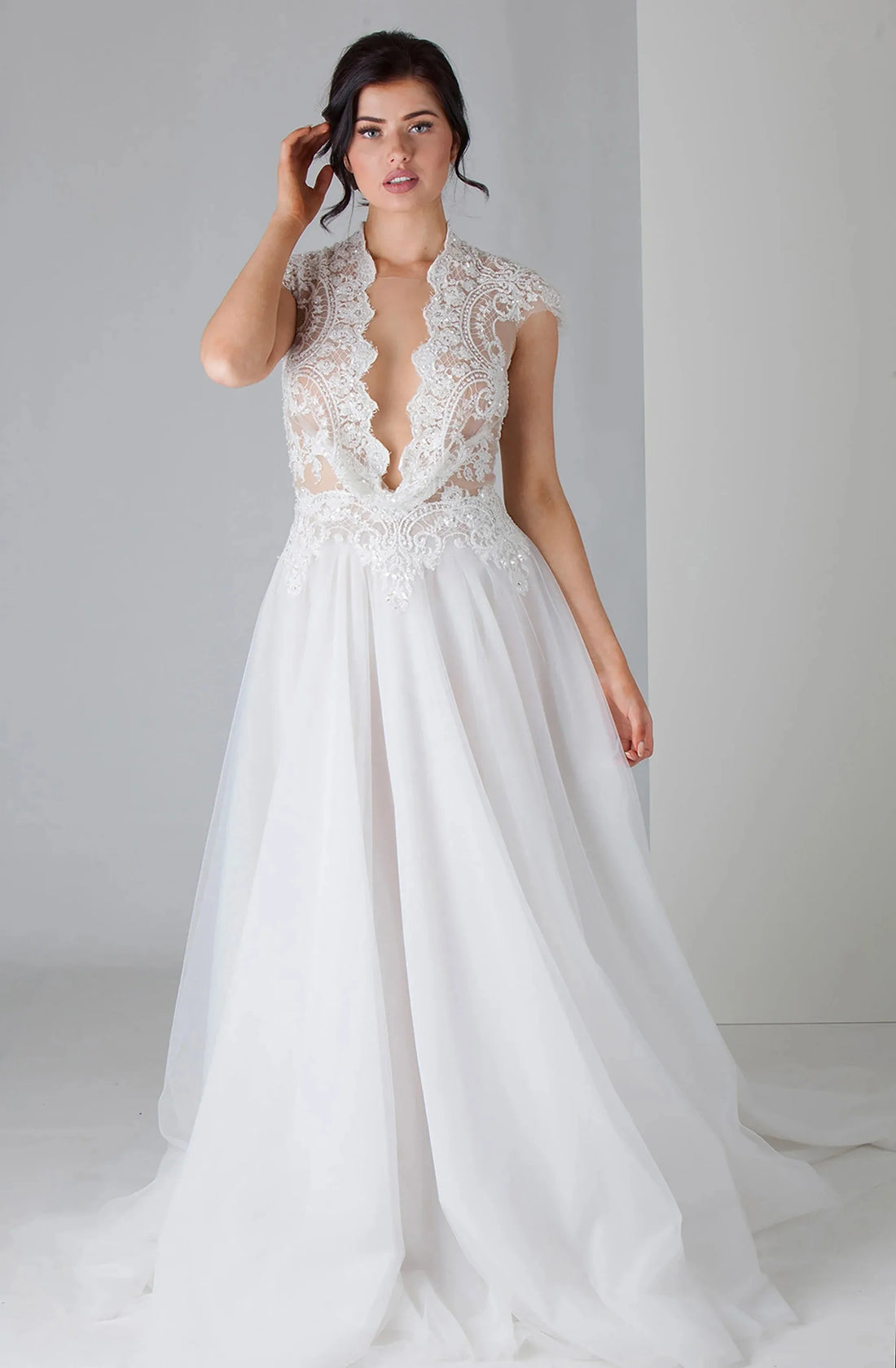 Illusion Bodice with Adequate Coverage and Support Wedding Dress Satin Vestido De Novia Bridal Gown Skirt Bow Court Train Dress Satin