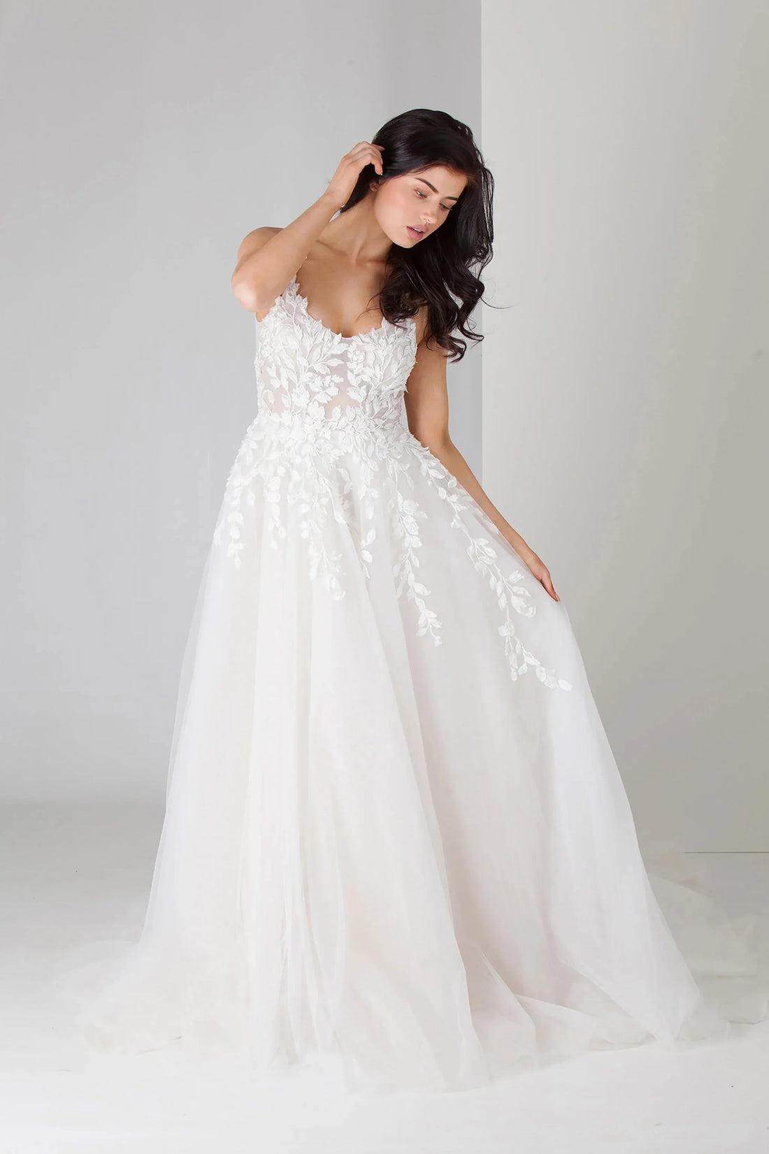 Embroidered & Beaded Vine Lace Wedding Dress Bow Satin Court Train Dress Vestido De Novia Bridal Gown Skirt Satin