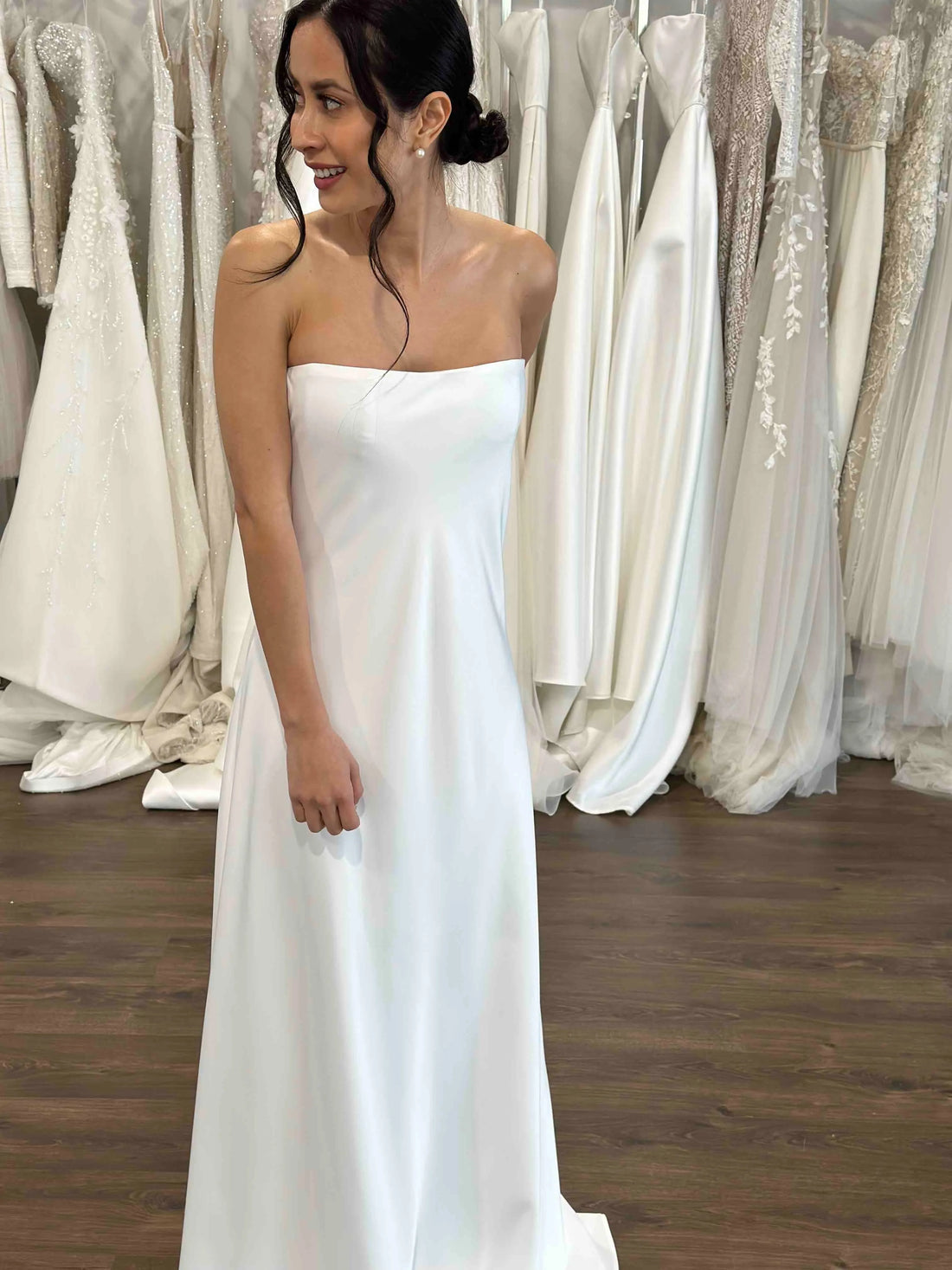 Simple Strapless Straight Neckline Wedding Dress Vestido De Novia Satin Skirt Bow Court Train Dress Bridal Gown Satin