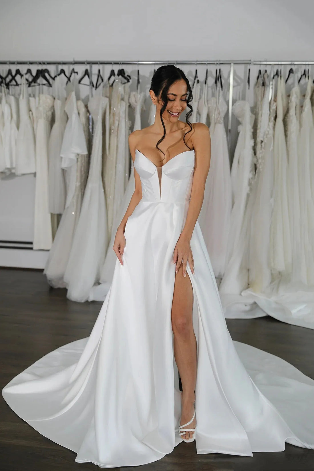 Illusion V-Neck Detail Wedding Dress Bridal Gown Skirt Vestido De Novia Bow Satin Court Train Dress Satin