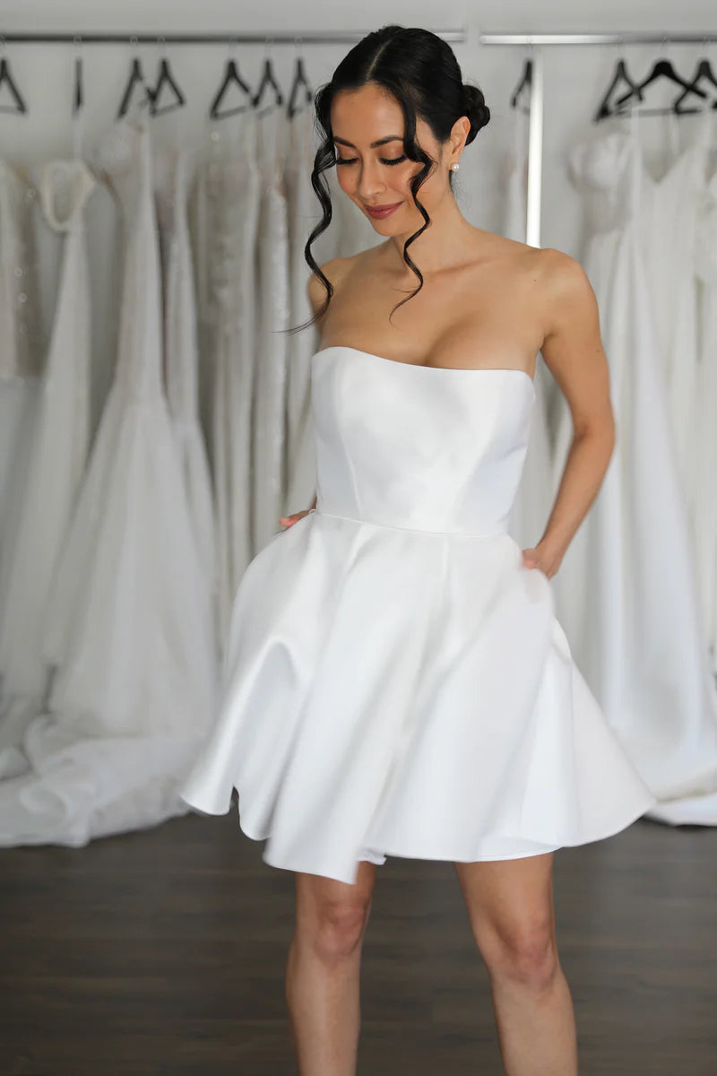 Vestidos de novia cortos simples de una línea, vestido de fiesta de novias sin tirantes para mujeres, vestidos de graduación por encima de la rodilla con vestido de cóctel de bolsillo