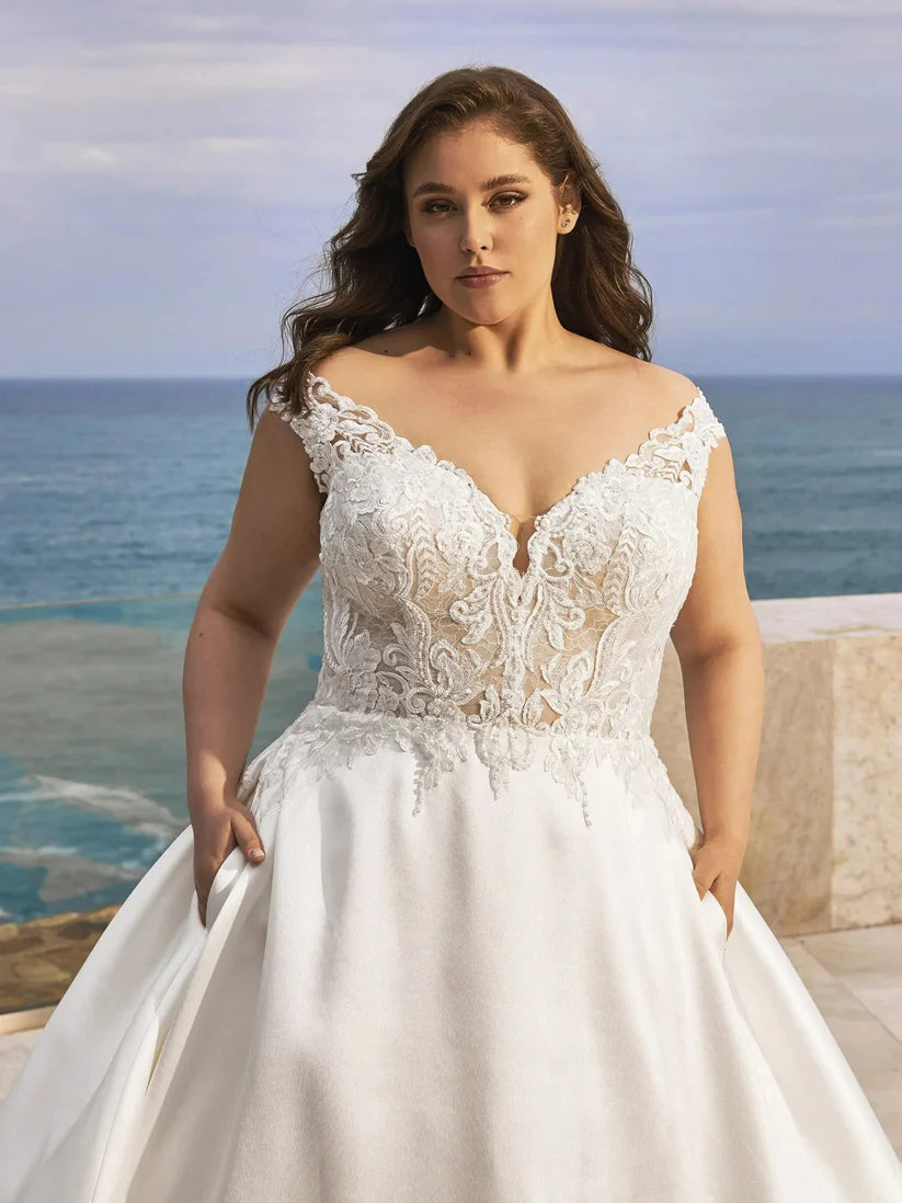 Plus -Size -Hochzeitskleider Spitze Applikationen Illusion Low Rücken Brautkleid Kappe