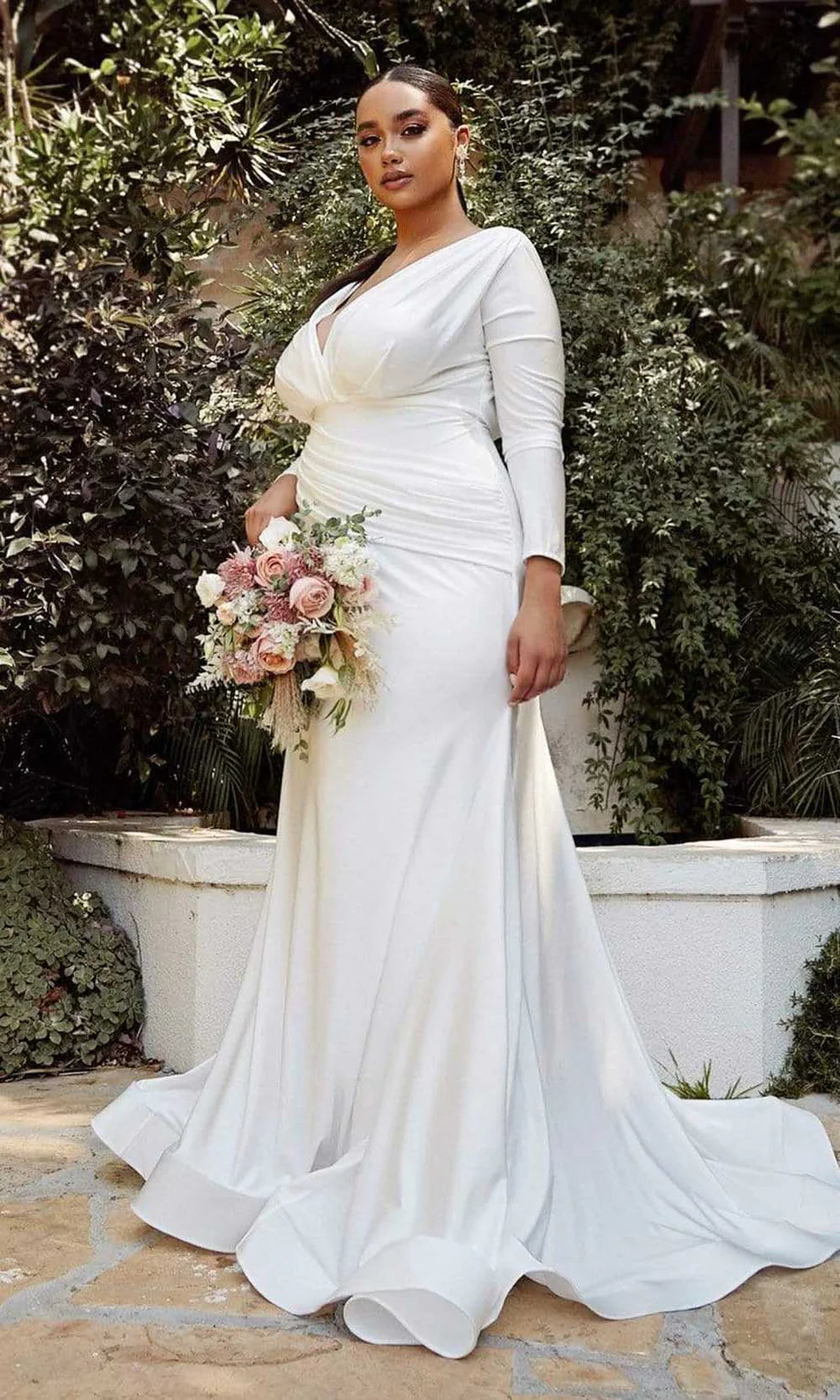 Elegancka suknia ślubna Plus Size Woman Bride Long Rleeves Double V-Neck Bride Suknie syrena miękka satynowa vestidos de novia